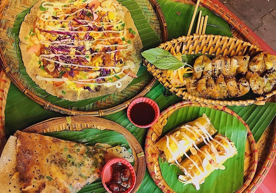 Banh trang mam va nhung mon an vat hut gioi tre TP.HCM hinh anh