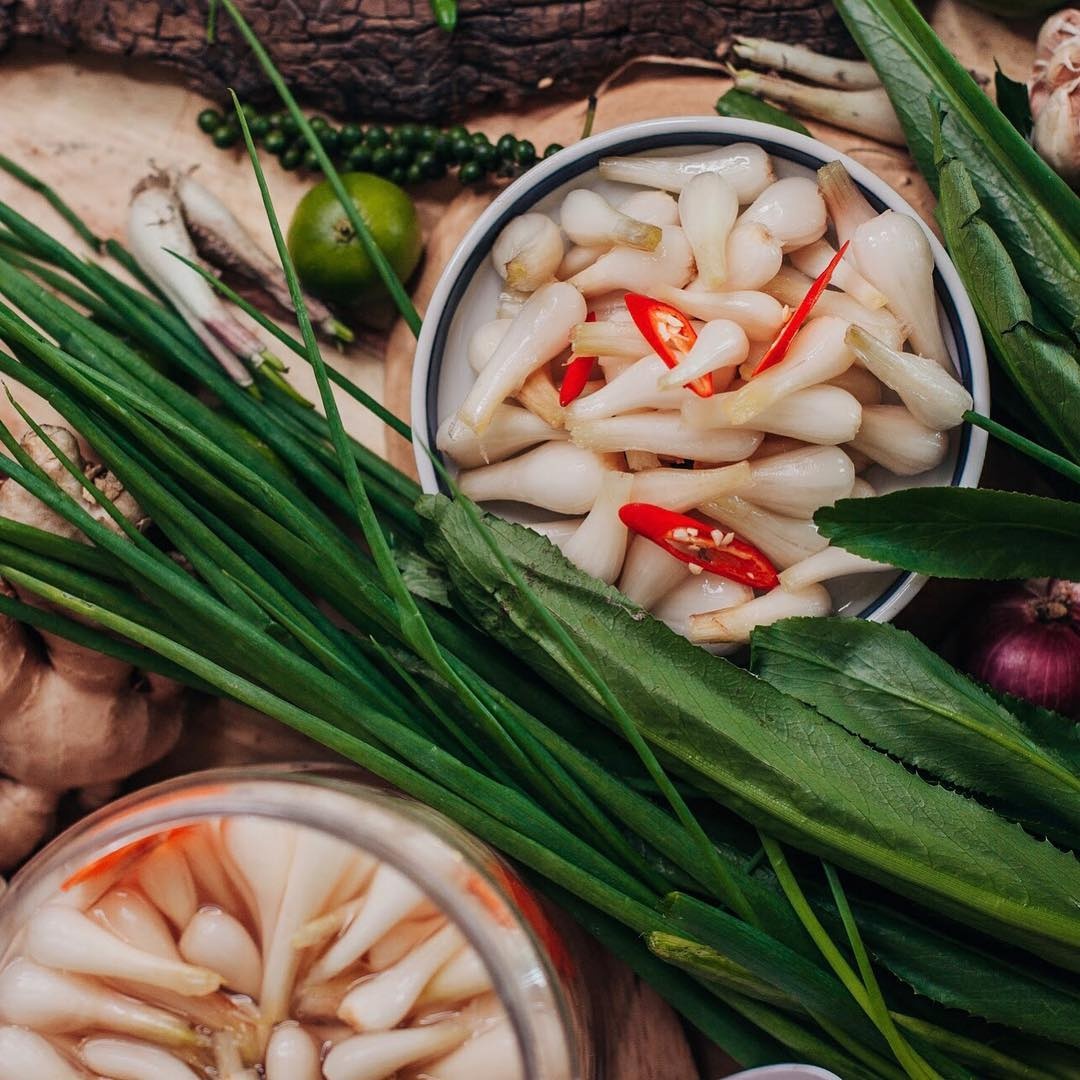 Nhung mon muoi chua thich hop trong bua com gia dinh anh 2