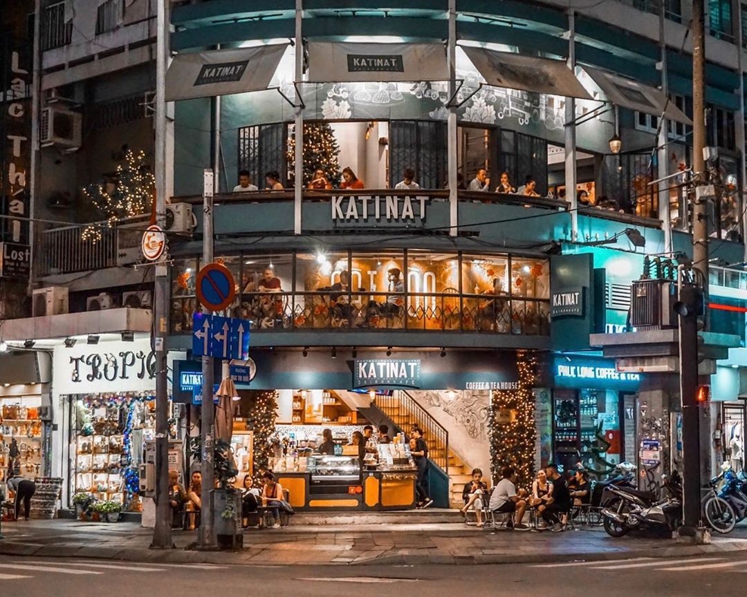 Nhung quan ca phe mo cua sau gian cach xa hoi anh 1