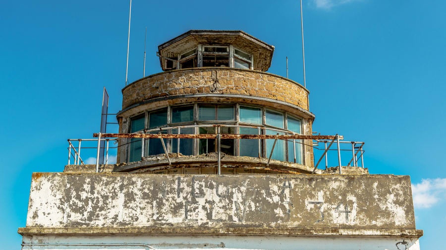 Nicosia, san bay quoc te, bi bo hoang anh 5