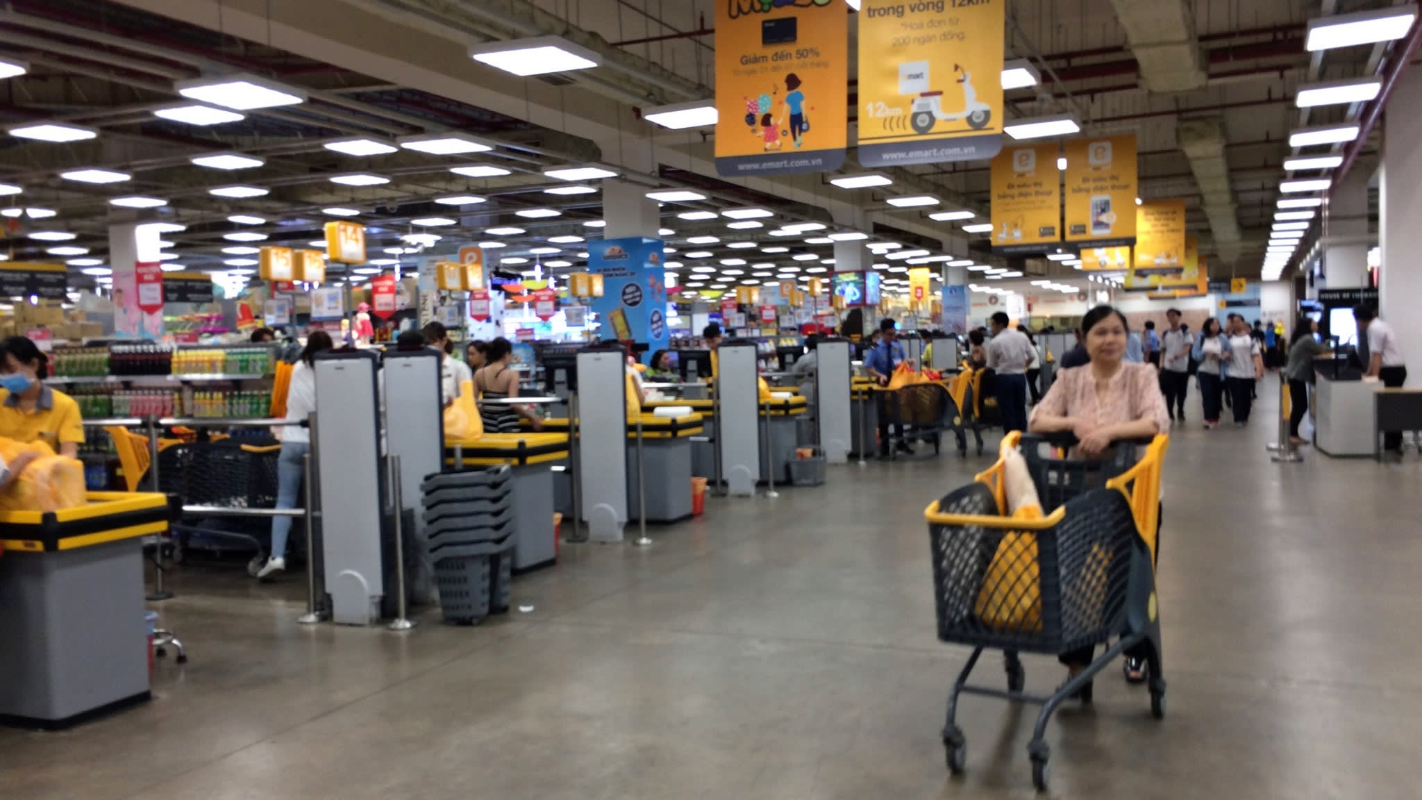 Cuoc do bo cua cac nha ban le khap chau A vao Viet Nam hinh anh