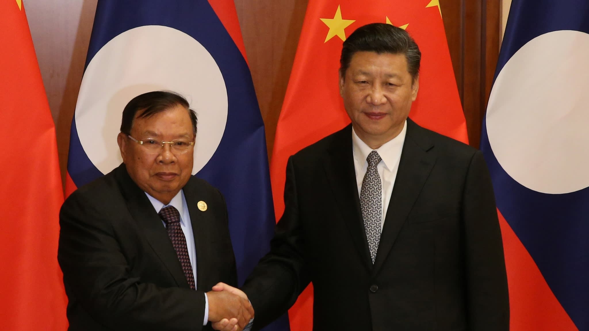 Nikkei: Dong Nam A co nguy co khung hoang no hinh anh