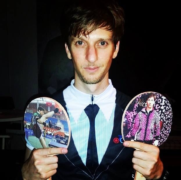 Adam Bobrow là tay vợt bóng bàn biểu diễn hài ước hàng đầu thế giới, anh thường xuyên là khách mời danh dự tại các giải đấu lớn nhỏ trên khắp thế giới. 