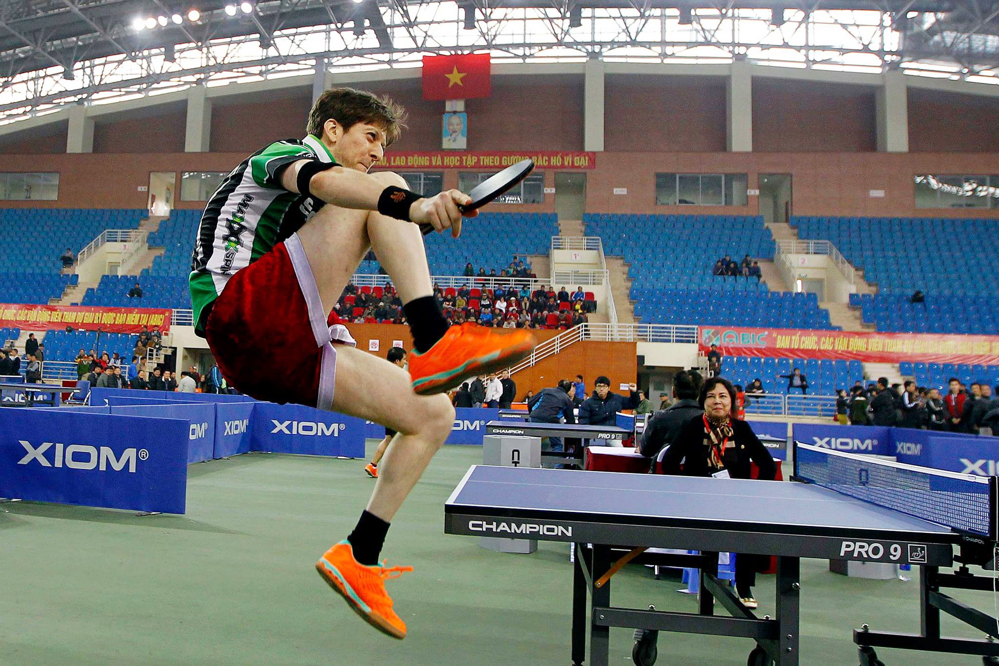 Năm ngoái tại Cung Điền Kinh Mỹ Đình, Adam Bobrow đã mang tới cho người hâm mộ bóng bàn thủ đô những tràng cười sảng khoái bởi những pha bóng hài ước và đẳng cấp của mình.