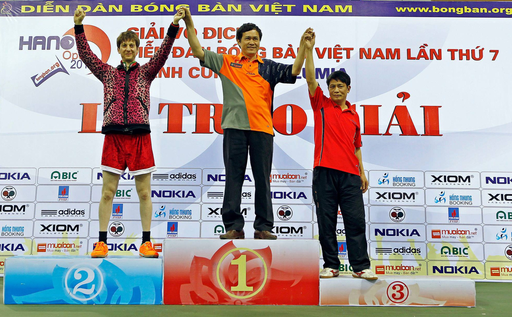 Năm ngoái Adam Bobrow đã giành được 1 chiếc huy chương vàng đồng đội và 1 chiếc huy chương bạc đơn nam, năm nay Adam Bobrow đang rất háo hức trở lại Hà Nội gặp gỡ người hâm mộ bóng bàn thủ đô.