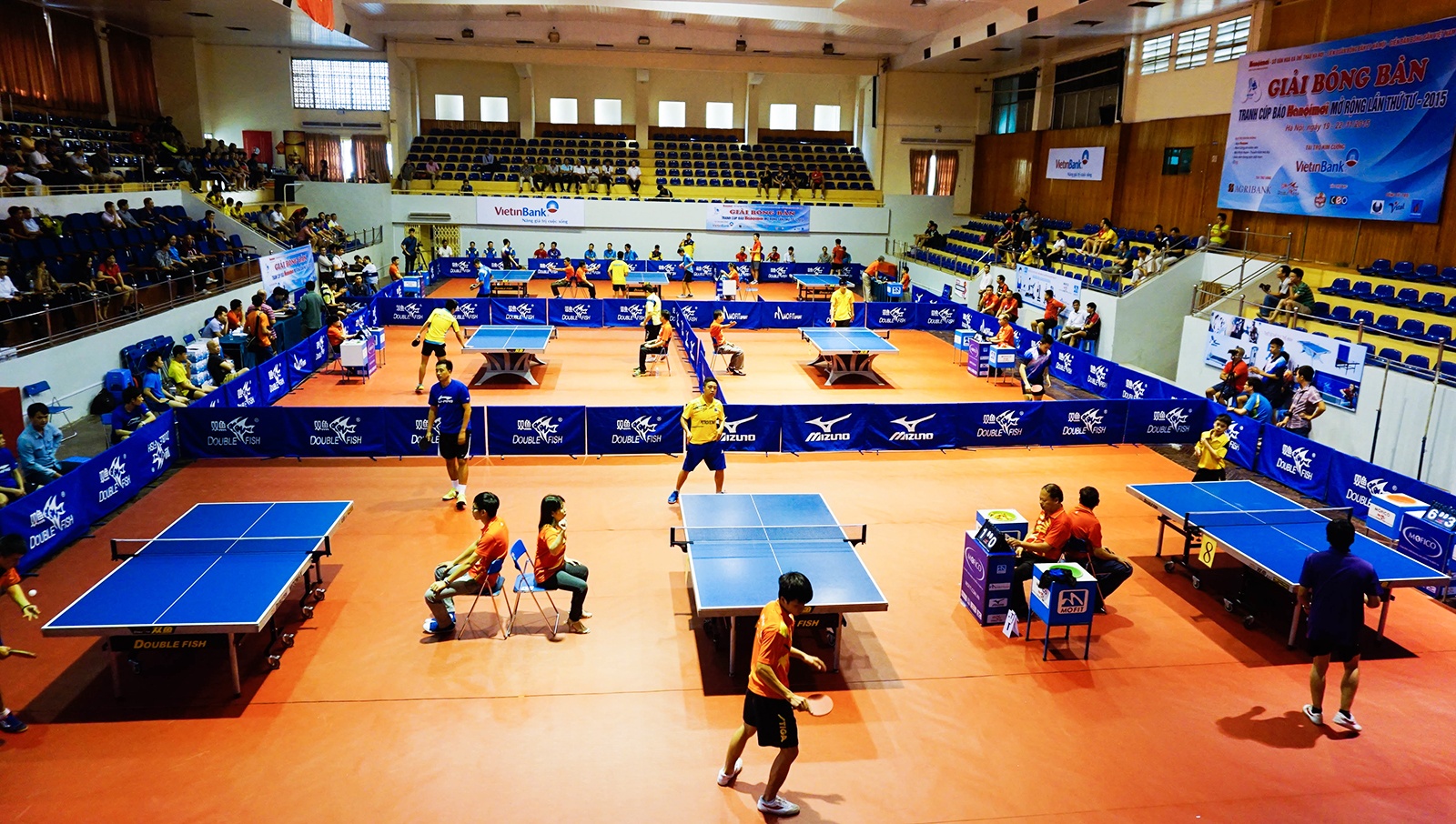 Soi dong giai bong ban tranh cup Bao Ha Noi moi 2015 hinh anh