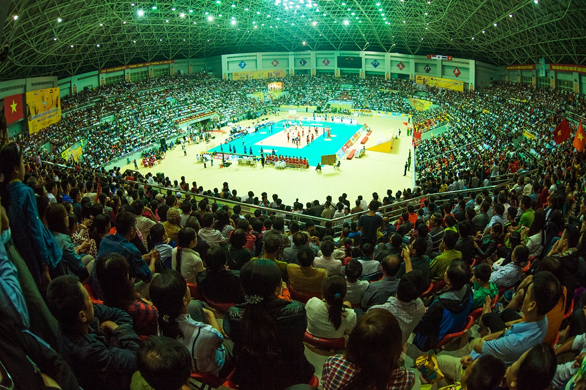 Khan gia chen chan xem giai bong chuyen VTV Cup hinh anh