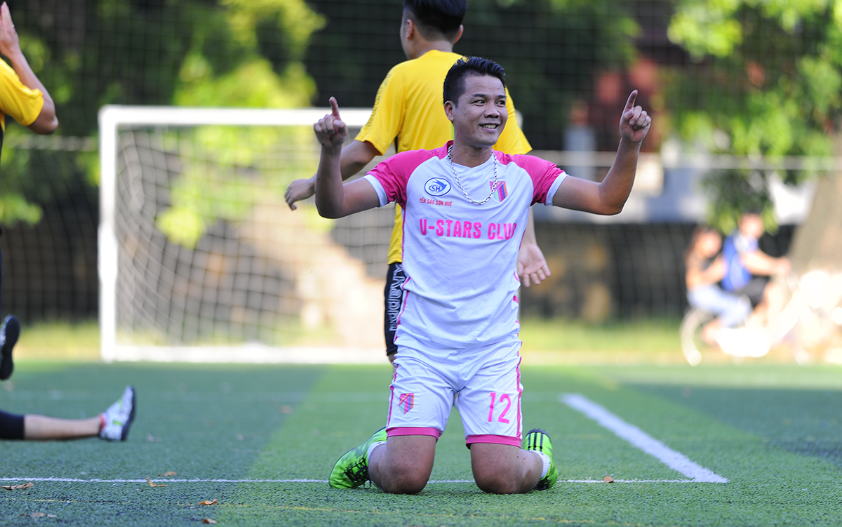 nguoi phan xu,  phan hai,  phan quan,  phan huong,  vstars club anh 10