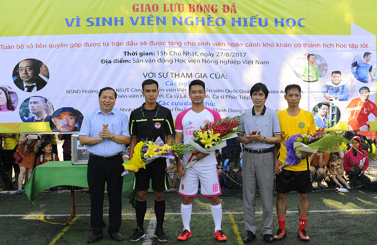 nguoi phan xu,  phan hai,  phan quan,  phan huong,  vstars club anh 7