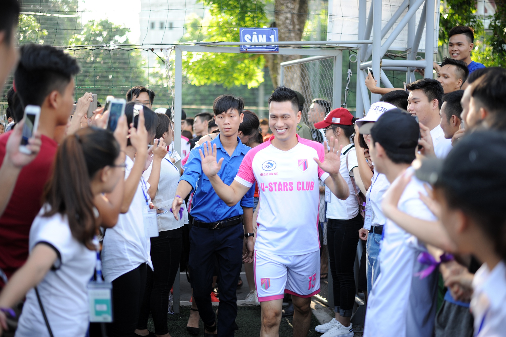 nguoi phan xu,  phan hai,  phan quan,  phan huong,  vstars club anh 2