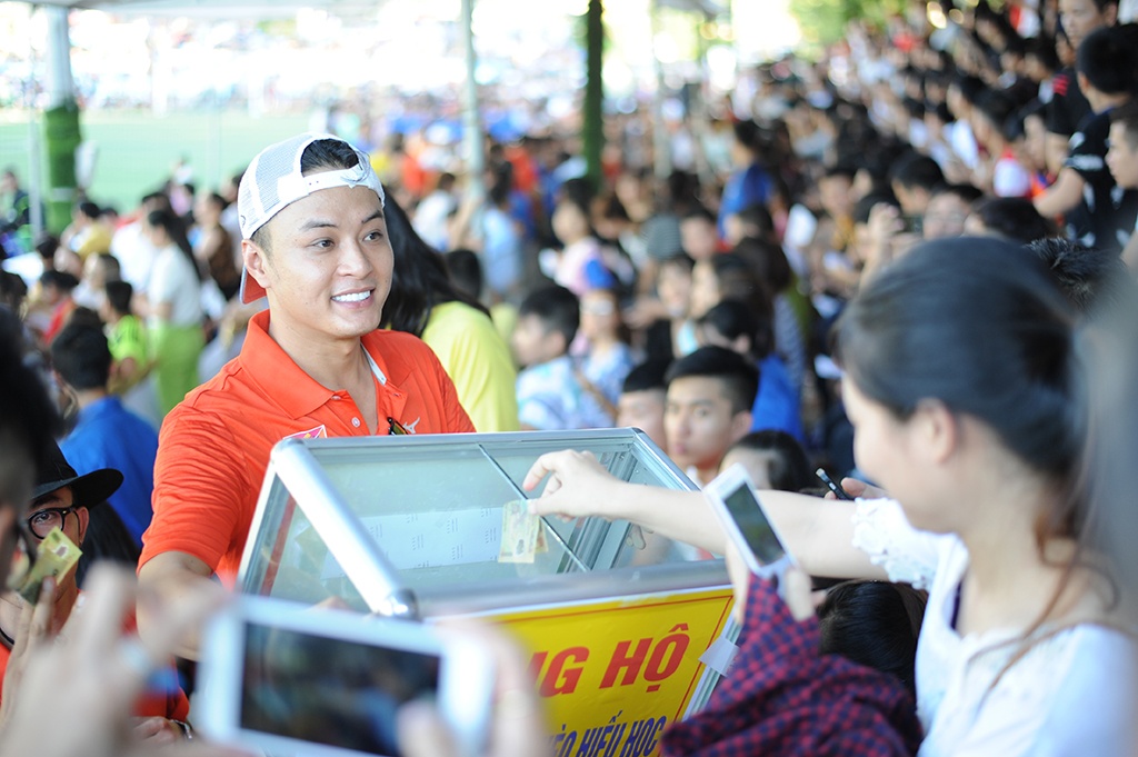 Hong Dang,  Viet Anh,  Hoang Dung,  V-Stars,  Da bong tu thien anh 7