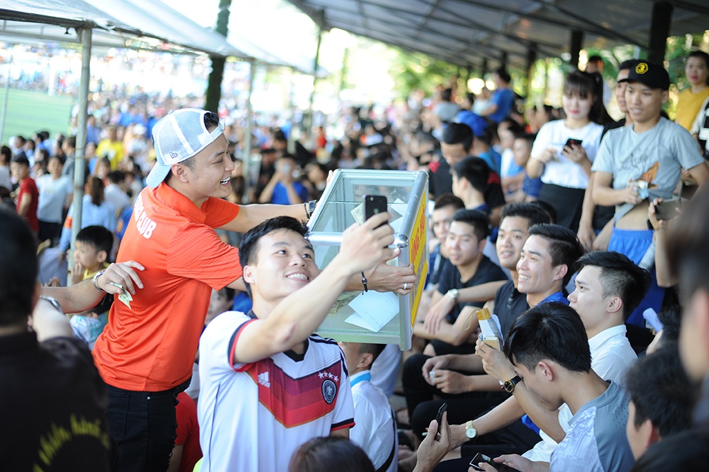 Hong Dang,  Viet Anh,  Hoang Dung,  V-Stars,  Da bong tu thien anh 6