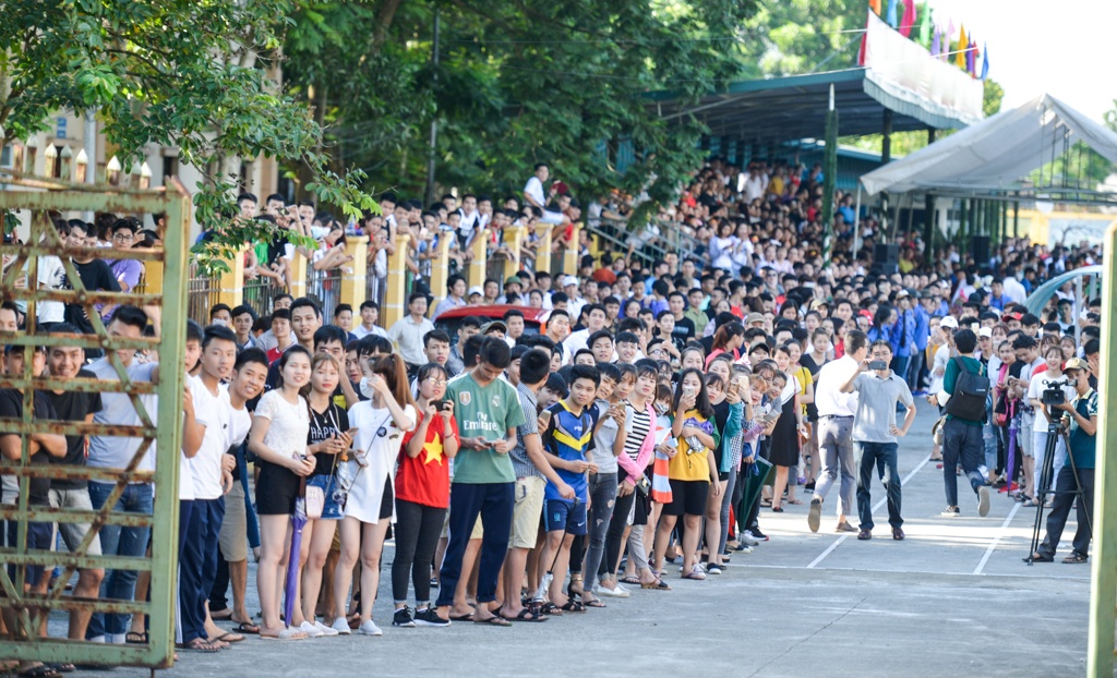 Hong Dang,  Viet Anh,  Hoang Dung,  V-Stars,  Da bong tu thien anh 1