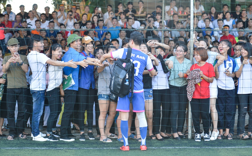 Hong Dang,  Viet Anh,  Hoang Dung,  V-Stars,  Da bong tu thien anh 2