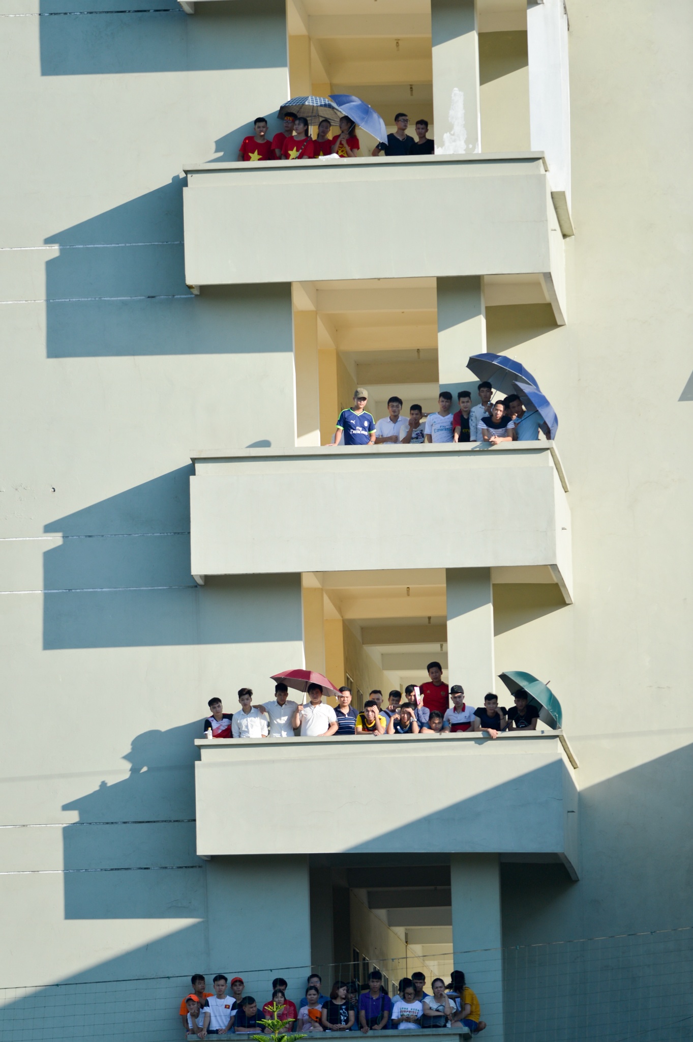 Hong Dang,  Viet Anh,  Hoang Dung,  V-Stars,  Da bong tu thien anh 4