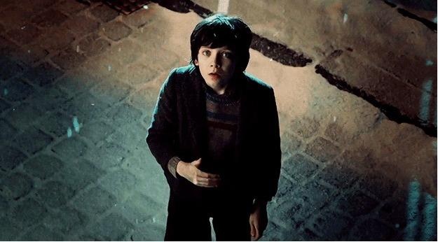 Cau be sua dong ho, chiec may ky la va nha lam phim tien phong hinh anh