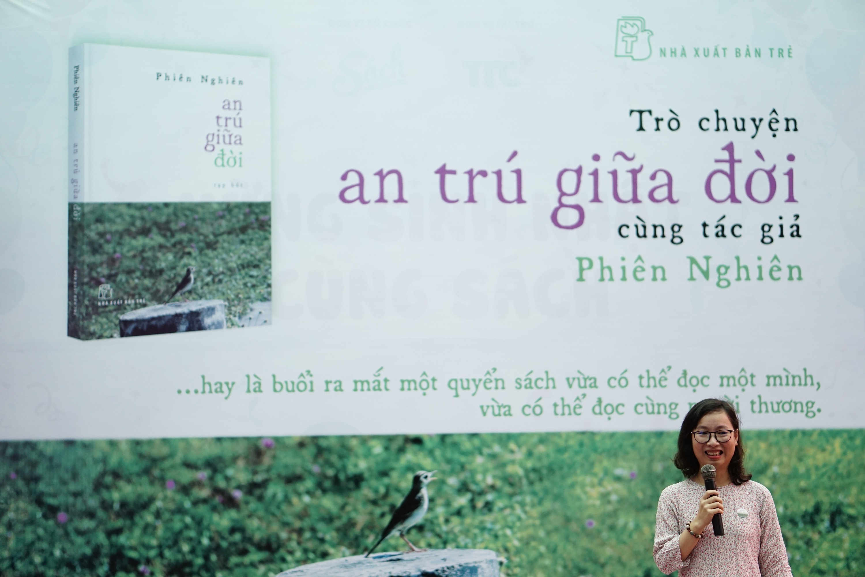 Sach An tru giua doi cua Phien Nghien anh 1