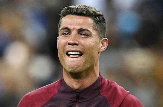 Cristiano Ronaldo: Huyen thoai tu nuoc mat hinh anh