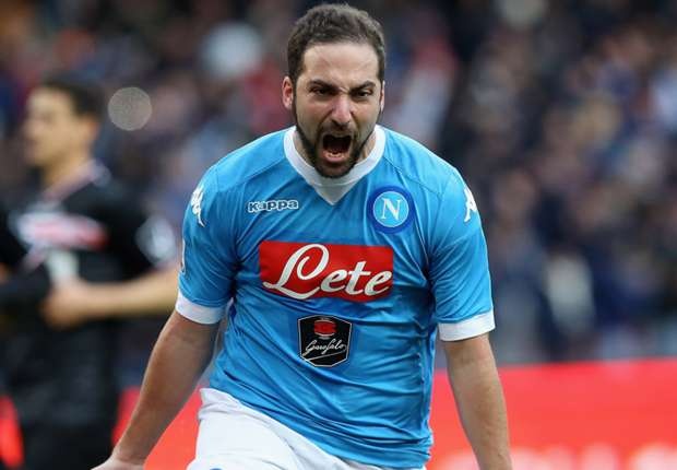 Juventus chieu mo thanh cong Higuain, MU mung tham hinh anh