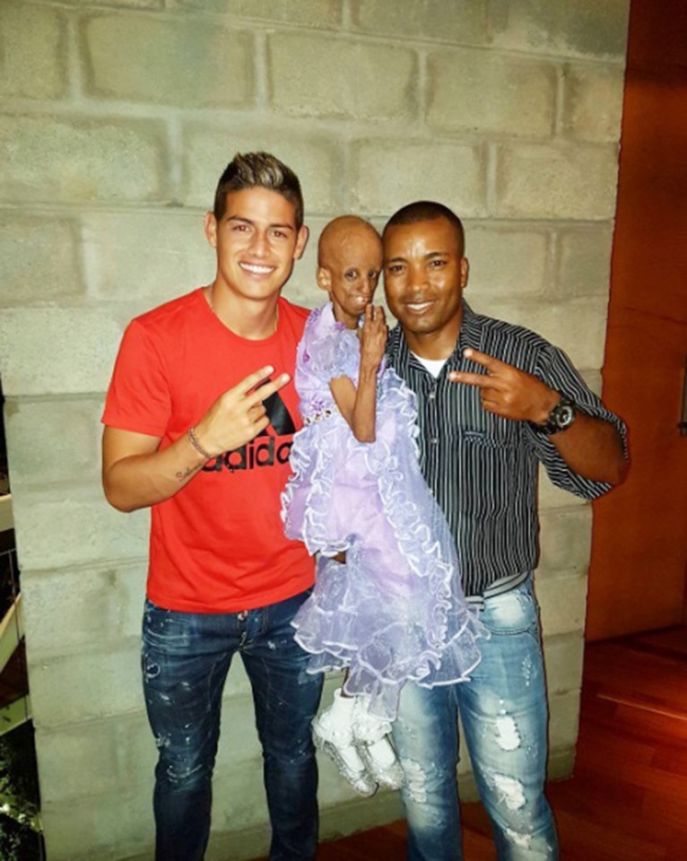 James Rodriguez bat ngo den tham 'co be 90 tuoi' hinh anh