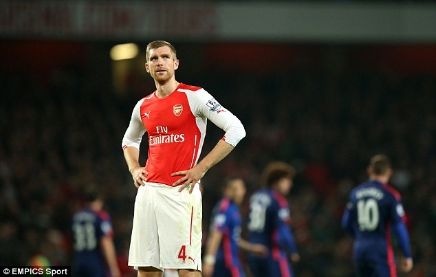 Mertesacker: Arsenal dung thu hai da la mot ki tich hinh anh