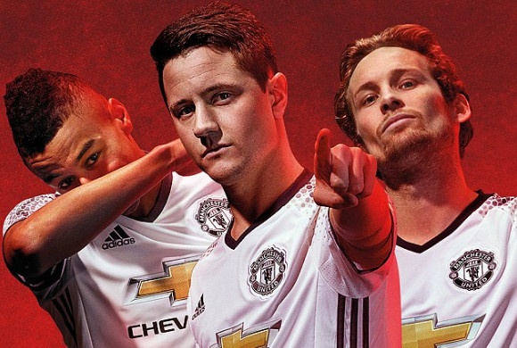 Manchester United ra mat ao dau moi hinh anh