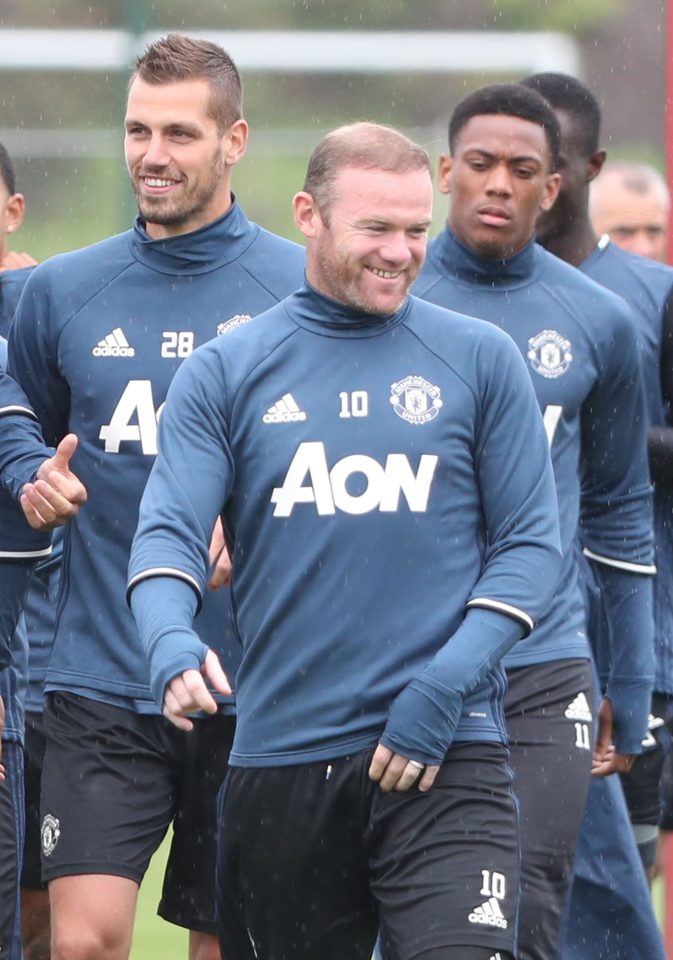 Martial lanh lung trong buoi tap anh 2