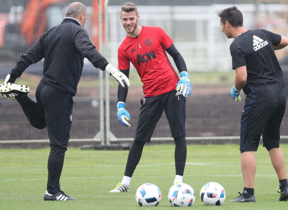 Martial lanh lung trong buoi tap anh 10