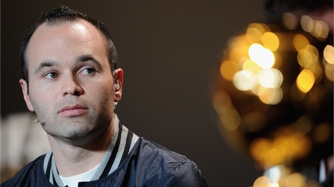 Iniesta trai long truoc mua giai moi hinh anh