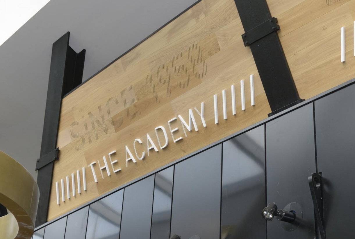 san nha moi tuyet dep cua West Ham anh 13