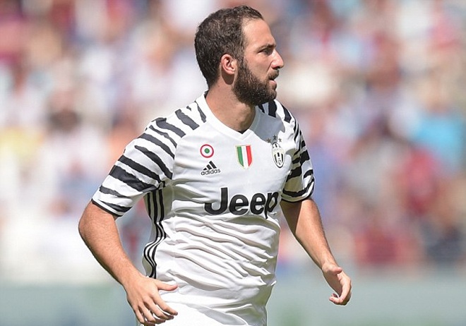 Higuain bi huyen thoai cua Real Madrid che beo nhu lon hinh anh