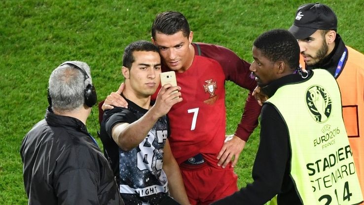 Ronaldo ra mat anh 7