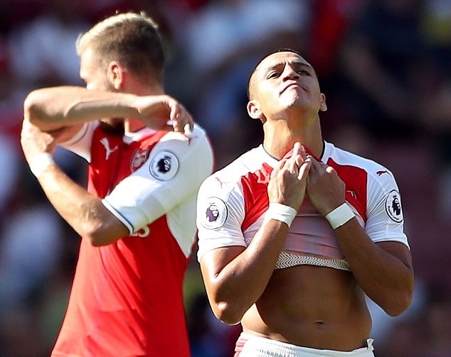 Van de cua Arsenal: Khong the vo dich voi nhung dua tre hinh anh
