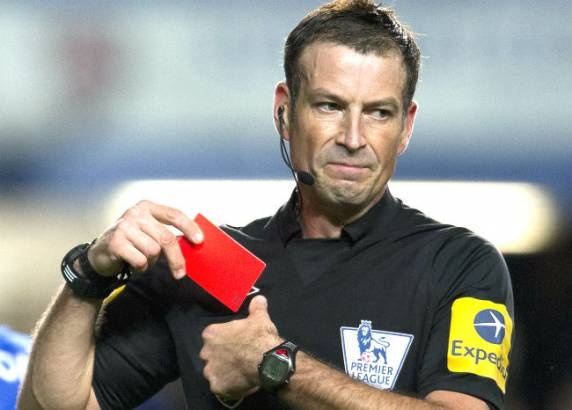 Mark Clattenburg bat chinh tran derby, CDV Man City hoang so hinh anh