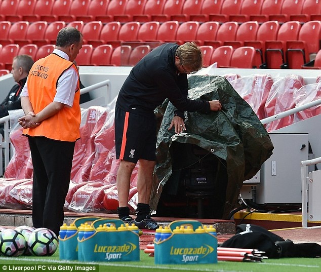 liverpool nang cap san anfield anh 2