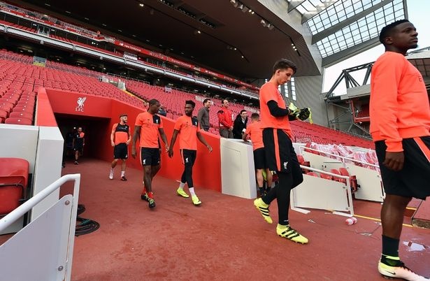 liverpool nang cap san anfield anh 3