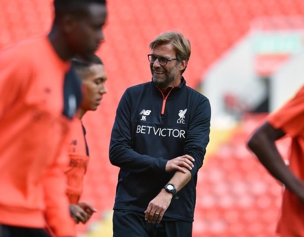 San Anfield nang cap, cau thu Liverpool hao hung tap luyen hinh anh