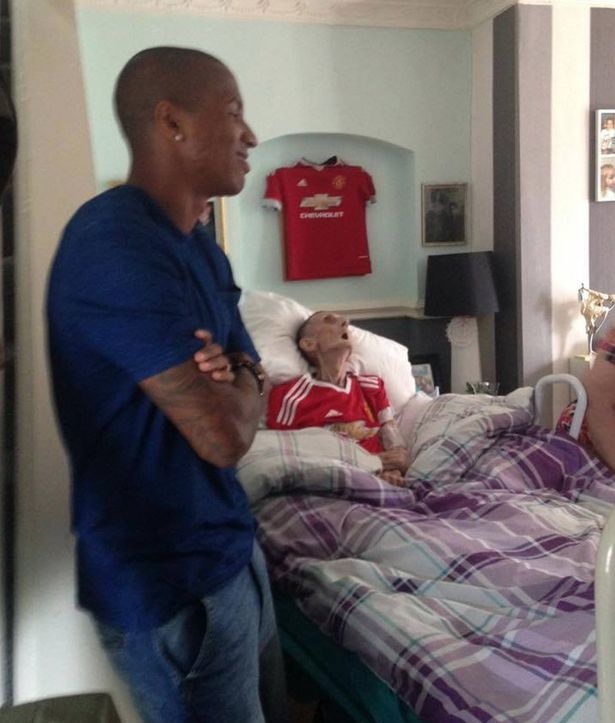 sao MU thăm cđv cao tuổi ảnh 3 sao MU tham cdv cao tuoi anh 3