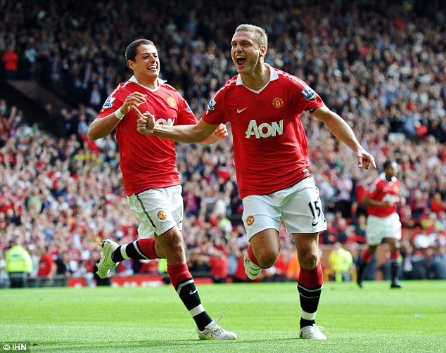 Vidic tin Smalling se tro thanh tru cot cua MU anh 1