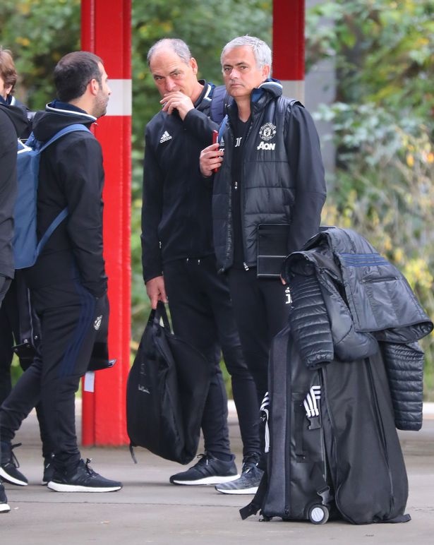 rooney khong duoc mourinho tin dung anh 5