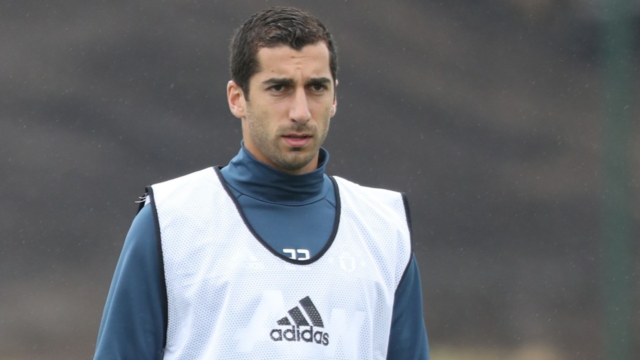 Mourinho ly giai nguyen nhan bo roi Mkhitaryan hinh anh