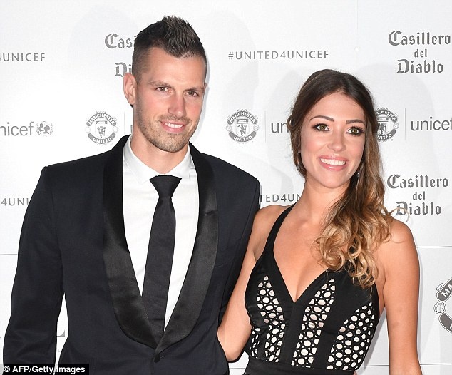 Cau thu MU du tiec tu thien anh 13