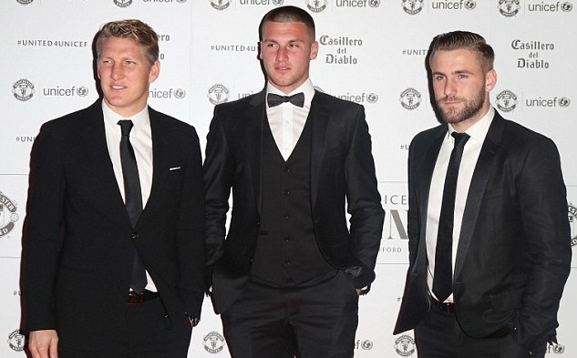 Dan sao MU banh bao du tiec tu thien cung gia dinh hinh anh