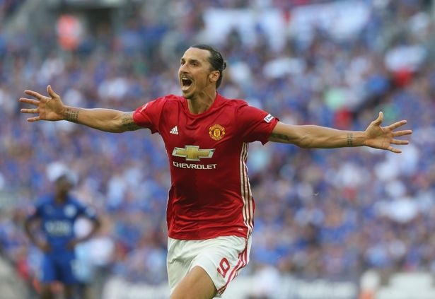 Ibra: MU khong the bang duoc PSG hinh anh