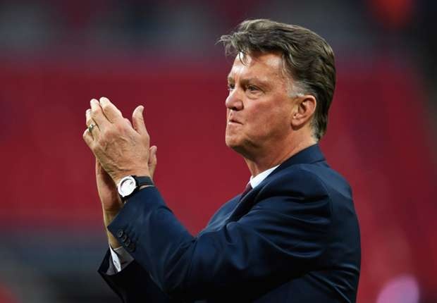 'Van Gaal chi dem ve MU nhung ban hop dong rac ruoi' hinh anh