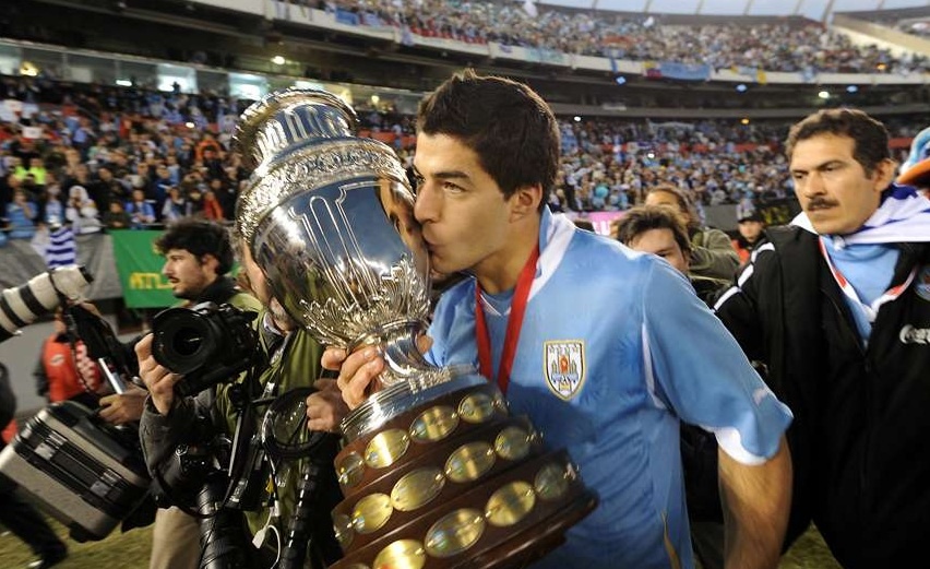 suarez vuot mat huyen thoai anh 2