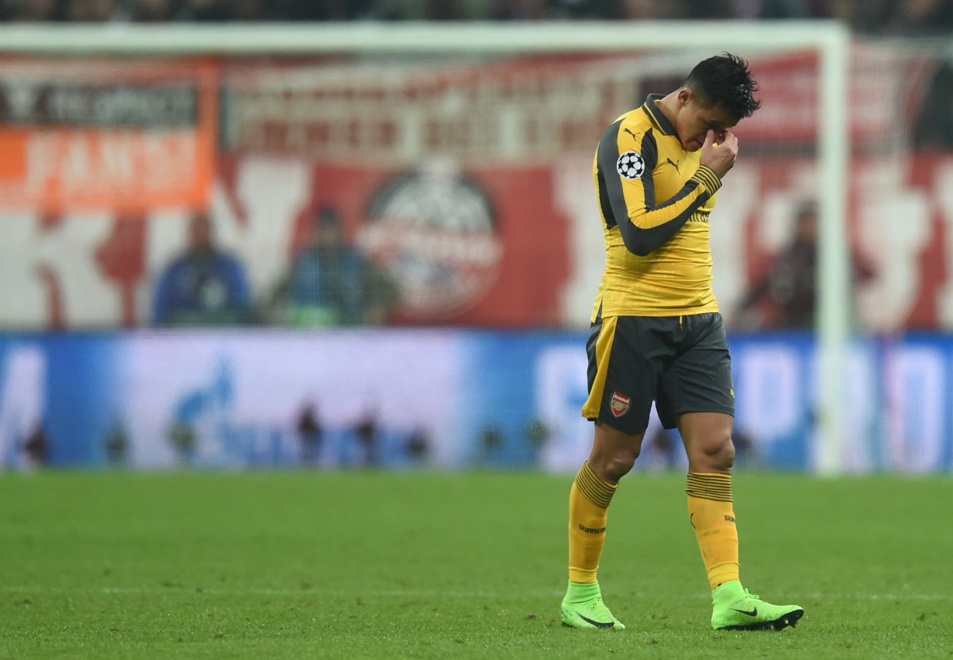 Fan Arsenal phan no vi doi nha that bai tham hai hinh anh