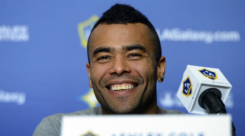 Ashley Cole cuoi vao noi dau cua Arsenal hinh anh