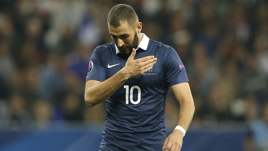 Huan luyen vien tuyen Phap cong khai lam lo Benzema hinh anh