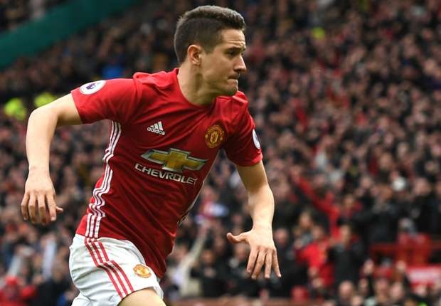 'Nguoi hung' Ander Herrera phu nhan de bong cham tay hinh anh